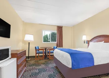 Travelodge by Wyndham Lima OH hotel thumbnail 6