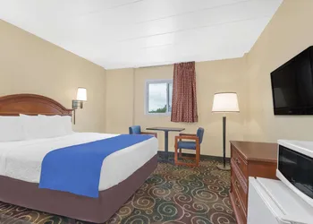Travelodge by Wyndham Lima OH hotel thumbnail 7