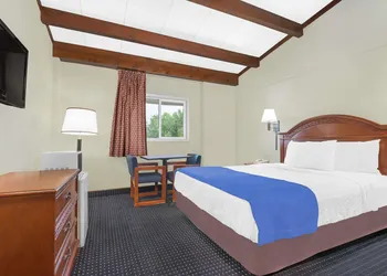 Travelodge by Wyndham Lima OH hotel thumbnail 8