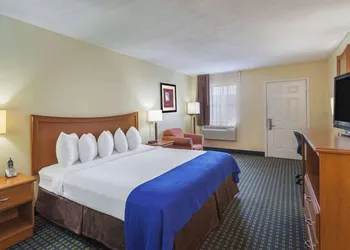 Days Inn by Wyndham Natchitoches hotel thumbnail 4