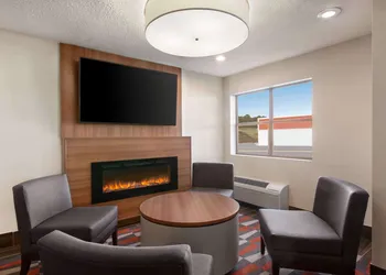Microtel Inn & Suites by Wyndham Tifton hotel thumbnail 3
