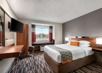 Microtel Inn & Suites by Wyndham Tifton hotel thumbnail 7