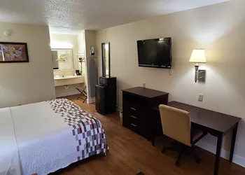 Red Roof Inn Tifton hotel thumbnail 4