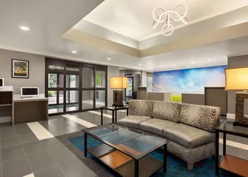 La Quinta Inn & Suites by Wyndham Dublin hotel thumbnail 2