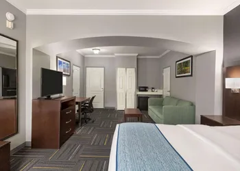 La Quinta Inn & Suites by Wyndham Dublin hotel thumbnail 7