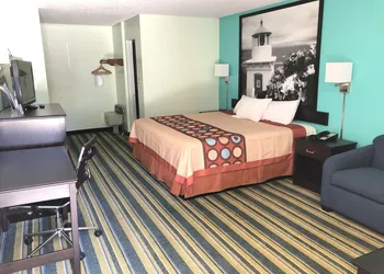 Super 8 by Wyndham Yreka hotel thumbnail 6