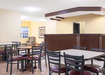 Days Inn by Wyndham Faribault hotel thumbnail 2