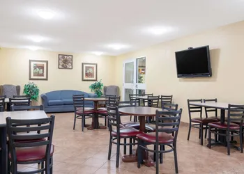 Days Inn by Wyndham Faribault hotel thumbnail 3