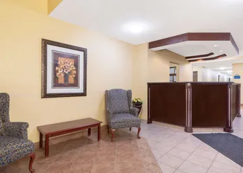 Days Inn by Wyndham Faribault hotel thumbnail 4