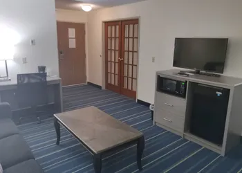 Days Inn by Wyndham Hinckley hotel thumbnail 7