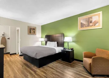 Quality Inn Tullahoma hotel thumbnail 4