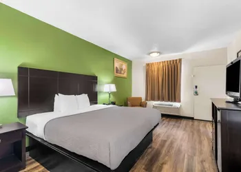 Quality Inn Tullahoma hotel thumbnail 5