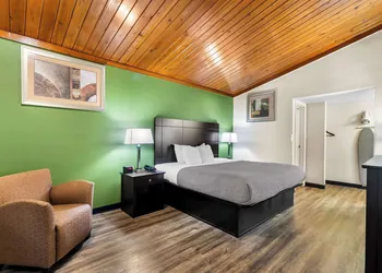 Quality Inn Tullahoma hotel thumbnail 6
