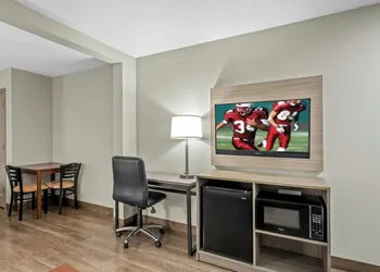Red Roof Inn Etowah - Athens, TN hotel thumbnail 7