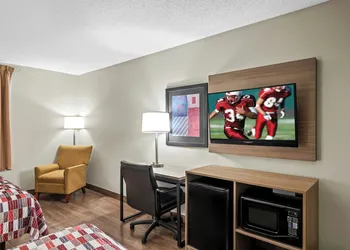Red Roof Inn Etowah - Athens, TN hotel thumbnail 8