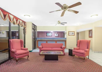 Super 8 by Wyndham Bulls Gap Greeneville Area hotel thumbnail 2