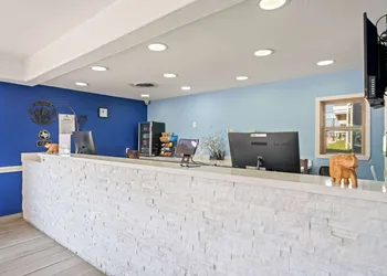 Americas Best Value Inn & Suites Brenham hotel thumbnail 3