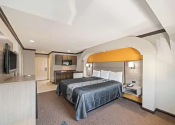 Americas Best Value Inn & Suites Brenham hotel thumbnail 4