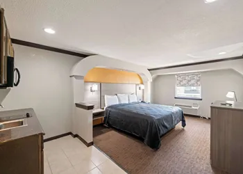 Americas Best Value Inn & Suites Brenham hotel thumbnail 5