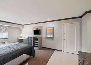 Americas Best Value Inn & Suites Brenham hotel thumbnail 6
