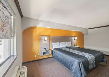 Americas Best Value Inn & Suites Brenham hotel thumbnail 7