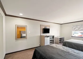Americas Best Value Inn & Suites Brenham hotel thumbnail 8