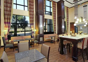 Hampton Inn & Suites Buffalo hotel thumbnail 3