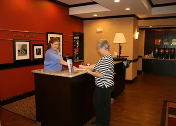 Hampton Inn & Suites Buffalo hotel thumbnail 8
