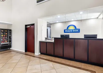 Days Inn by Wyndham Rockdale Texas hotel thumbnail 2