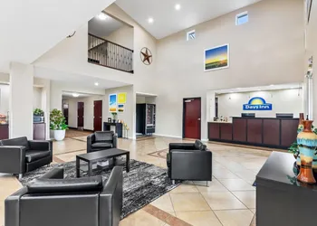 Days Inn by Wyndham Rockdale Texas hotel thumbnail 3