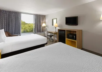 Days Inn by Wyndham Cambridge hotel thumbnail 8