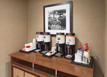 Hampton Inn Findlay hotel thumbnail 2