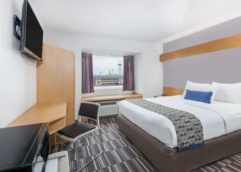 Microtel Inn & Suites by Wyndham Ardmore hotel thumbnail 3