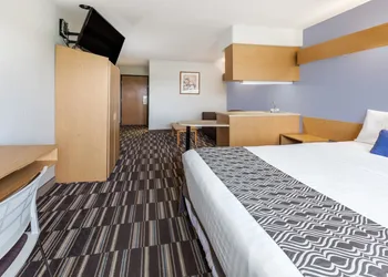 Microtel Inn & Suites by Wyndham Ardmore hotel thumbnail 5