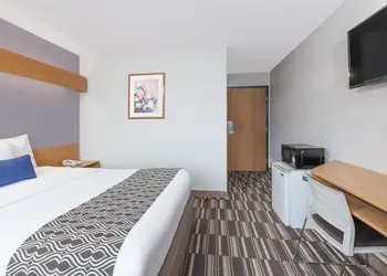 Microtel Inn & Suites by Wyndham Ardmore hotel thumbnail 7