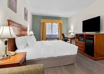 Quality Inn & Suites McAlester on Hwy 69 hotel thumbnail 8