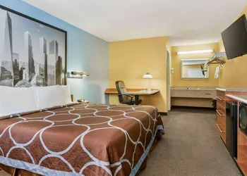 Super 8 by Wyndham Findlay hotel thumbnail 5