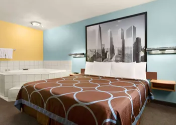 Super 8 by Wyndham Findlay hotel thumbnail 6