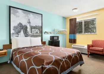 Super 8 by Wyndham Findlay hotel thumbnail 8