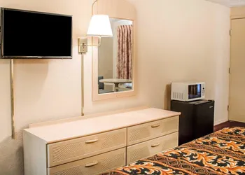 Rodeway Inn Findlay University Area hotel thumbnail 8