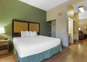 Studio 6 Extended Stay Findlay Tiffin Avenue OH hotel thumbnail 6