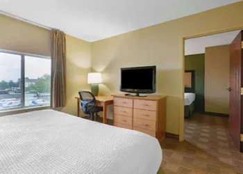 Studio 6 Extended Stay Findlay Tiffin Avenue OH hotel thumbnail 8