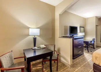 Quality Inn & Suites Durant hotel thumbnail 8