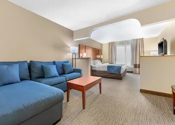 Comfort Suites Findlay I-75 near Sports Complex hotel thumbnail 5