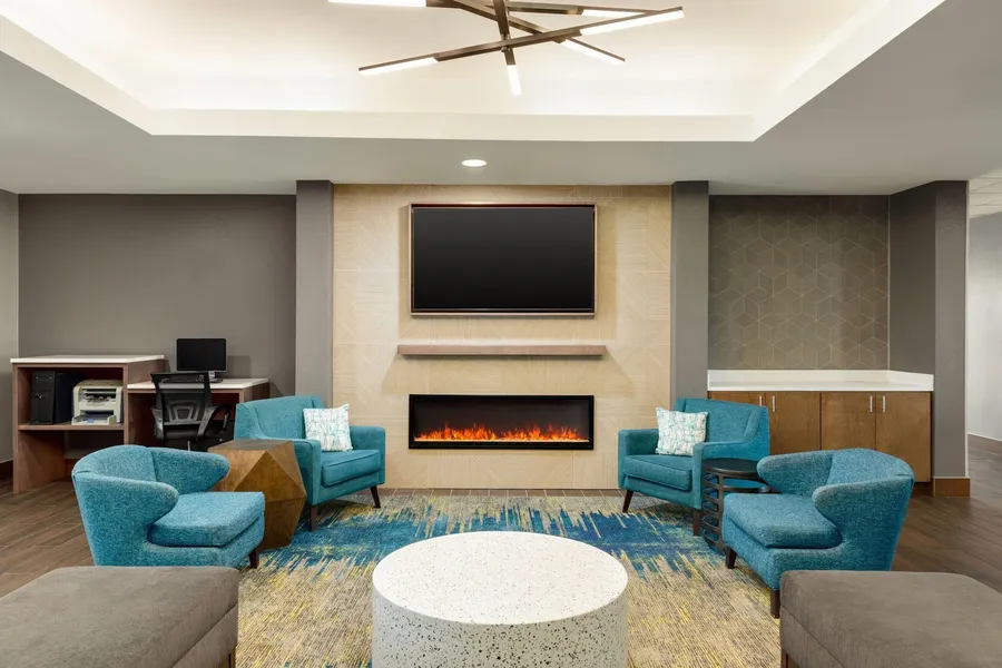 La Quinta Inn & Suites by Wyndham Shawnee hotel detail image 2