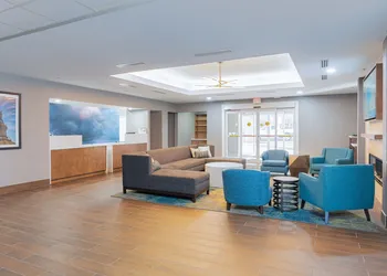 La Quinta Inn & Suites by Wyndham Shawnee hotel thumbnail 4