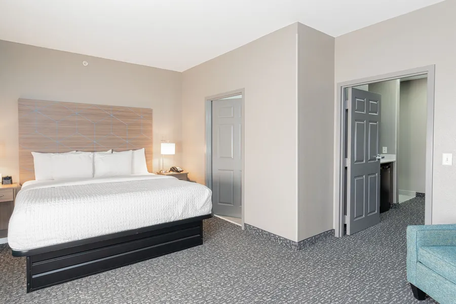 La Quinta Inn & Suites by Wyndham Shawnee hotel detail image 6