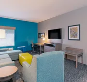 La Quinta Inn & Suites by Wyndham Shawnee hotel detail image 7