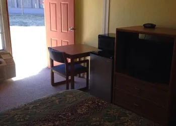 Sportsman Inn and Suites hotel thumbnail 4