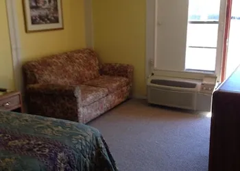 Sportsman Inn and Suites hotel thumbnail 5